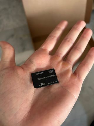 LOTE 11 JUEGOS PSP (GTA, CARS...) + MEMORY STICK