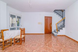 Casa adosada en venta en Loja