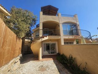 Casa pareada en venta en Calahonda en Mijas