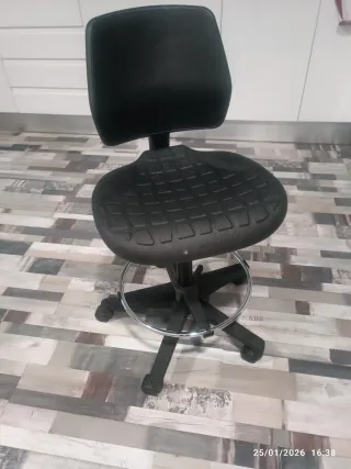 Silla de escritorio ergonómica negra