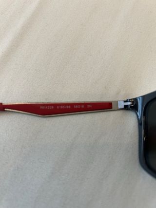 Gafas Ray-Ban Polarizadas Negras y Rojas