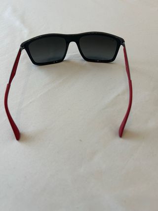 Gafas Ray-Ban Polarizadas Negras y Rojas