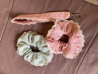 Conjunto Scrunchie y Llavero vichy