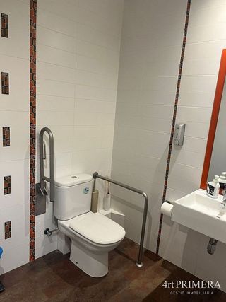 Local comercial en alquiler en Porta en Barcelona