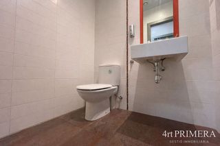 Local comercial en alquiler en Porta en Barcelona