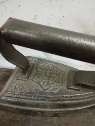 LIQUIDACIÓN Plancha de hierro antigua masónica