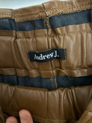 Pantalón corto efecto piel marrón