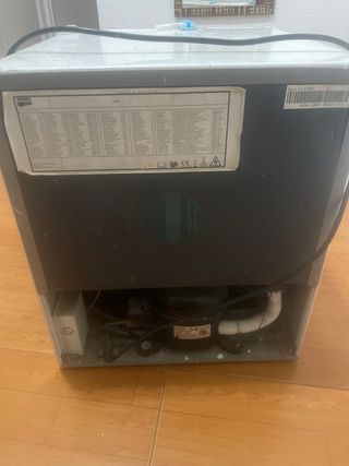 Nevera pequeña blanca