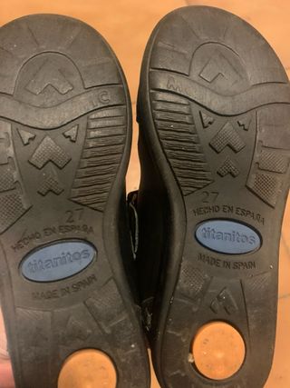Zapatos escolares Titanitos negros talla 27