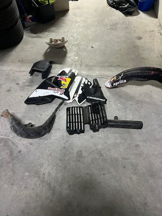 Aprilia Enduro Manual Negra/Roja