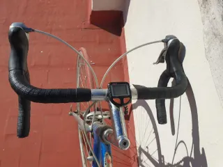 Bicicleta de carretera Zeus azul.