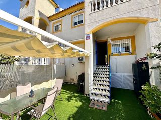 Casa adosada en venta en Urbanizaciones en Guardamar del Segura