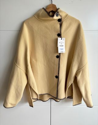 Abrigo corto lana pespuntes