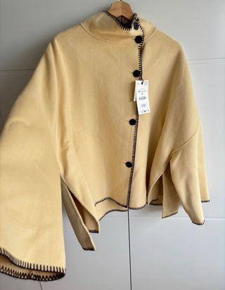 Abrigo corto lana pespuntes