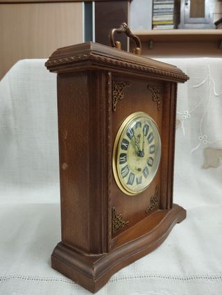 Despertador sobremesa de madera PETER