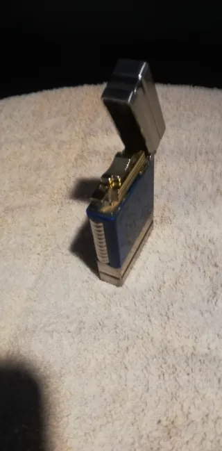 Mechero antiguo D azul