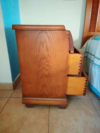 Cabecero y 2 mesitas de noche de madera a juego