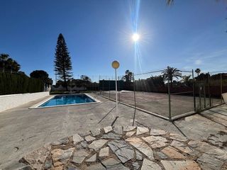 Chalet en venta en Peña de las Águilas en Elche
