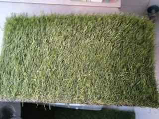 4 trozos césped artificial
