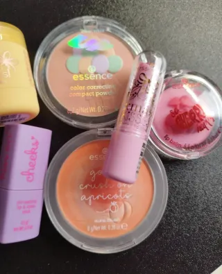 Lote Maquillaje Essence: Labiales, Polvos y Más