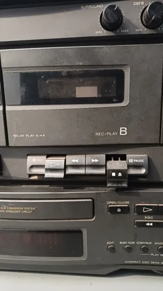 Equipo de música Sony con 2 altavoces