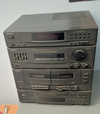 Equipo de música Sony con 2 altavoces