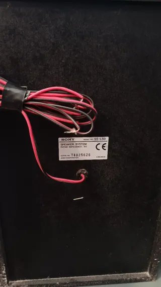 Equipo de música Sony con 2 altavoces