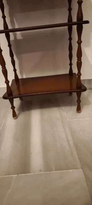 Mesita telefonera de madera