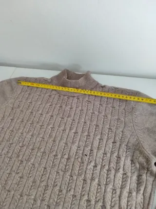 Jersey de punto beige cuello alto