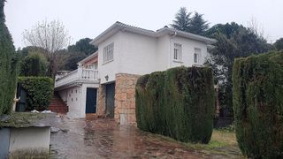 Chalet en venta en Cerro de Alarcón - Puente La Sierra - Mirador del Romero en Valdemorillo
