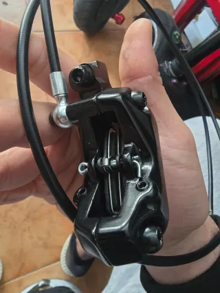 Freno delantero Nut 4 pistones