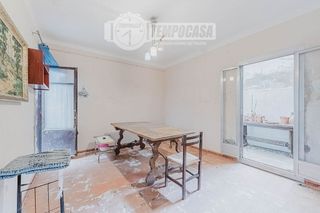 Casa pareada en venta en El Camp de l'Arpa del Clot en Barcelona