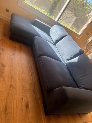 Sofá de terciopelo azul