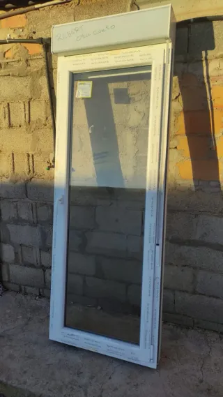 Puerta PVC Oscilobatiente 82x226