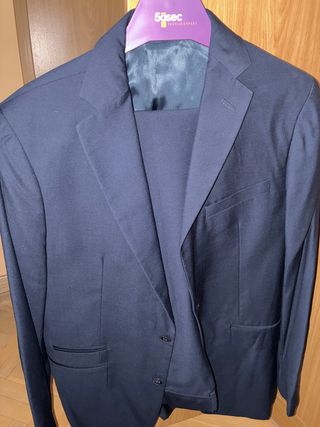 Traje de hombre azul marino
