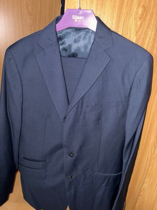 Traje de hombre azul marino