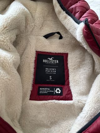 Chaqueta Hollister Roja Talla S. Con pelo y capuch