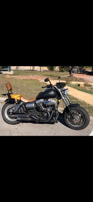 Harley Davidson Dyna Fat Bob Negra