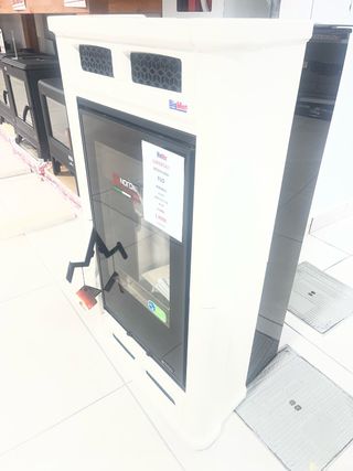 Estufa de leña Nordica FLO 8 KW