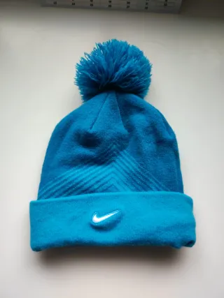 Gorro Nike azul con pompón