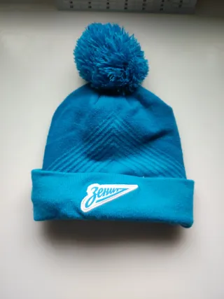 Gorro Nike azul con pompón