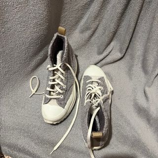 Converse Botas Grises y Blancas