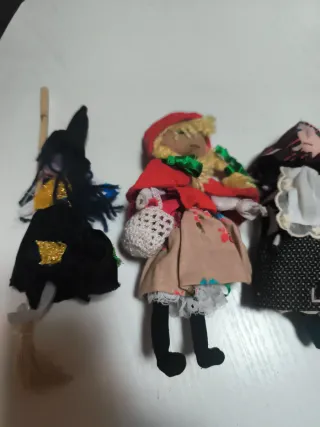 Set di bambole antiche in stoffa