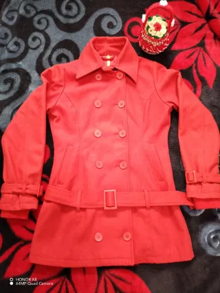 Abrigo rojo mujer