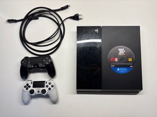 PS4 500GB + 2 Mandos + GTA Trilogy
