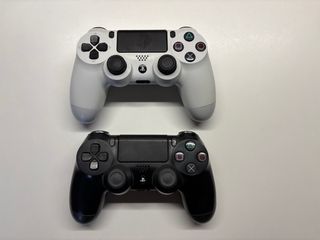 PS4 500GB + 2 Mandos + GTA Trilogy