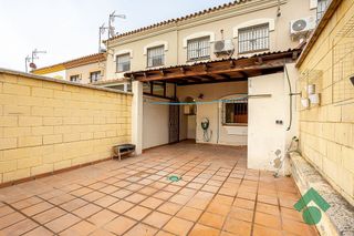 Casa adosada en venta en La Granja-La Colina-Los Pastores en Algeciras