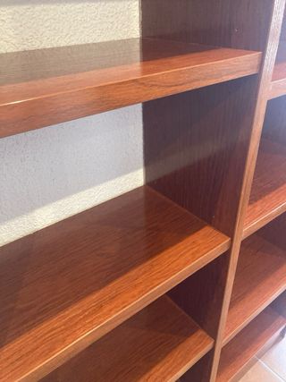 Estantería color cerezo. Ultimos días.