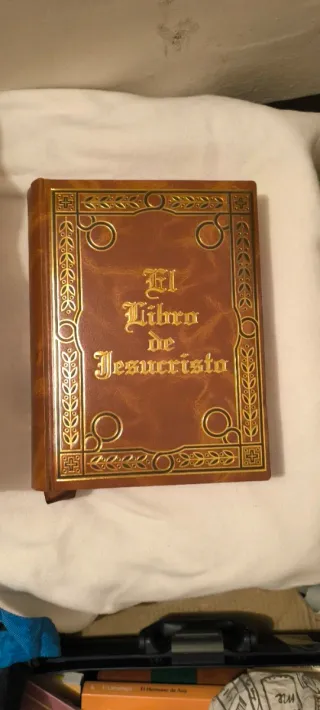 El Libro de Jesucristo Lujo Cantos Dorados