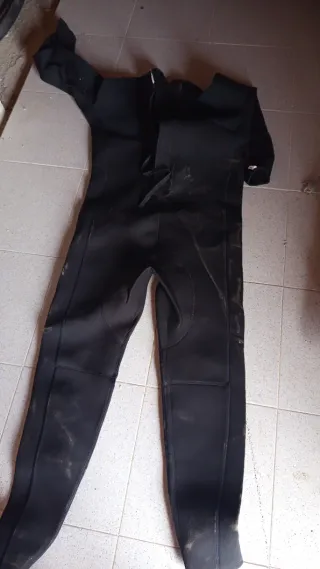 Traje de buceo negro